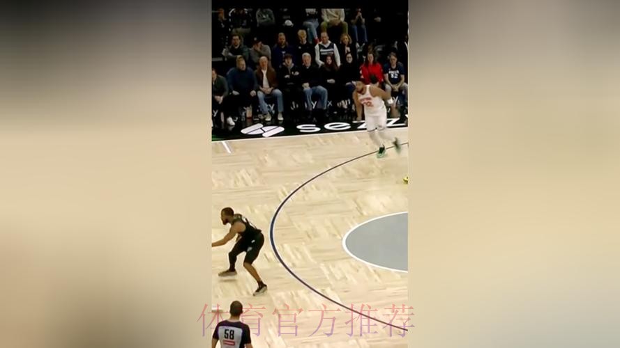 兰德尔侵略性十足 撞翻申京暴扣得手